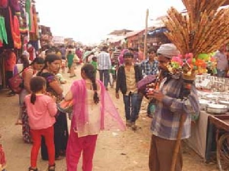 Brighten crowd of buyers from the market