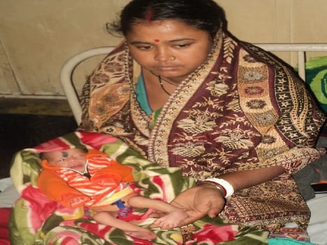 Women disabled child born in the hospital !