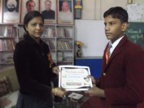 Hindi examination, the award winner of the poster-making