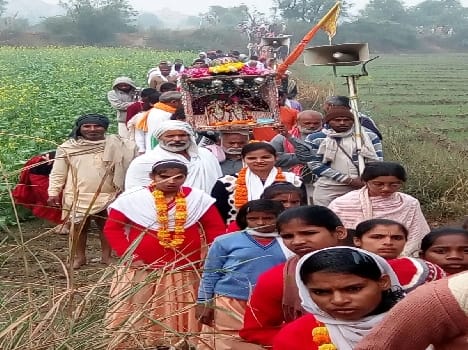 devoties feel happy in braj yatra
