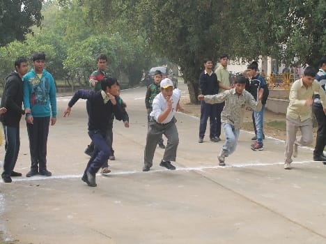 manoj wins in 100 meter running comptition 