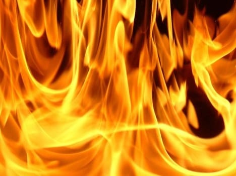 fire breaks out near manali club house.