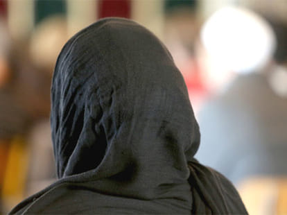 muslim girl attacked for wearing hijab in bermingham