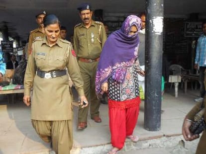 woman brutally murder her 2 childs for illegal relationship