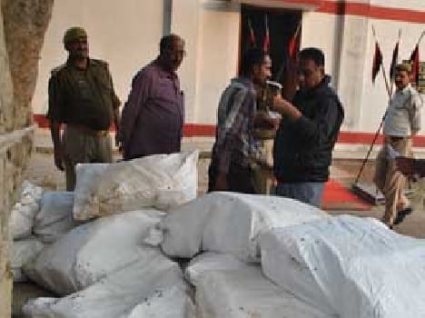 3 arrested with wine