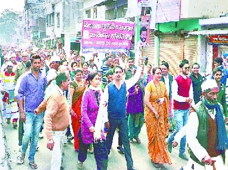 Binduktta pulled by the Municipality supporters march