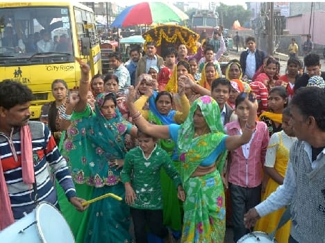 The devotees of Sai sedan Pushpwarsha