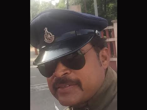 traffic police person manage traffic in michael jackson style
