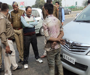 SP leader Ram Gopal Yadav's car crashed