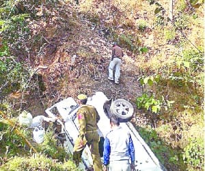 8 wounded, including siblings, two Meerut Refer.