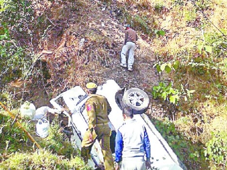 phe minister vehicle convoy fell into the ditch