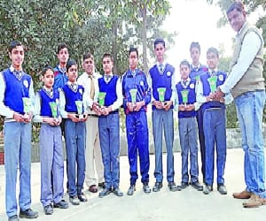 817 reward promising students