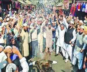 muslim protest against statement of hindu mahasabha 