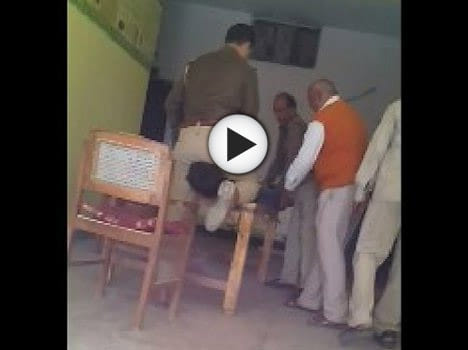 etawah police beaten a youth in police station video