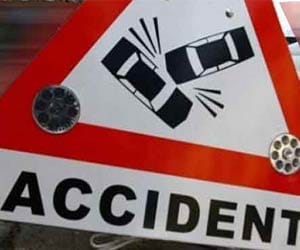 Two person died in road accident .
