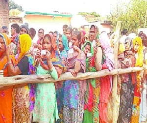 5.27 million voters will elect a government in 257 villages today.
