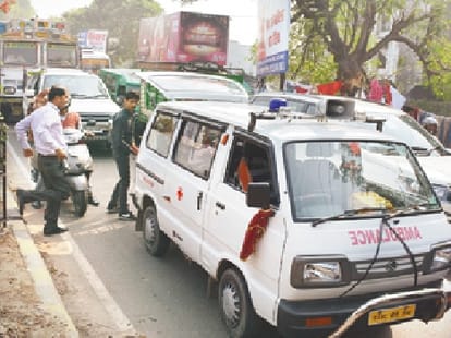 seven people injured in fight between two groups