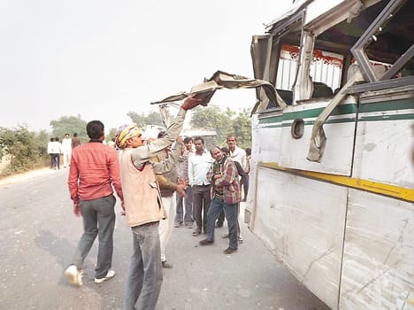 Roadways bus collision of rice machine , nine injured