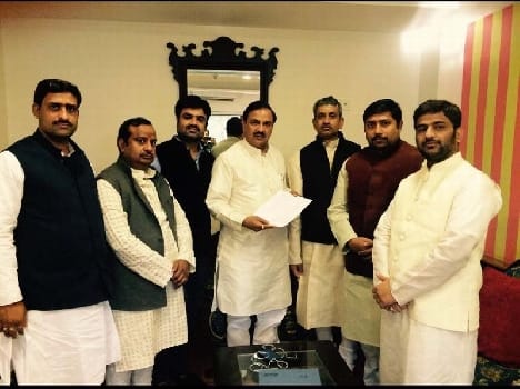protest against overtaking of banke bihari temple