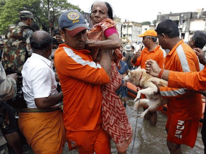 jayalalithaa supporters shows her as bahubali