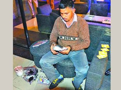 drugs controler team raid in panchkula hooka bar