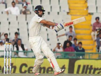 virat kohli and shikhar dhawan got angry in delhi test