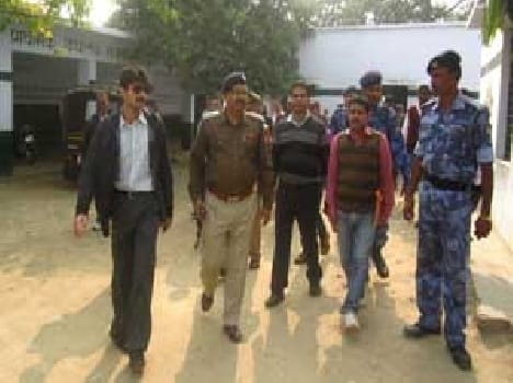 Dm, SP visits election booths