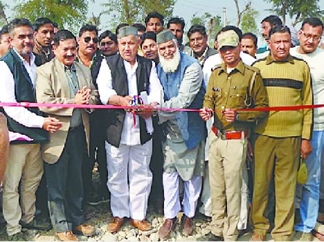 Ramnagar sand extraction from the starting gate in the Kosi