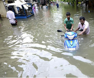 children help flood victims by there pocket money