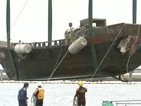 full of corpses boat,  arriving at Japan