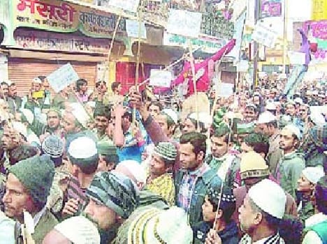 Statement boil, Muslims take to the streets