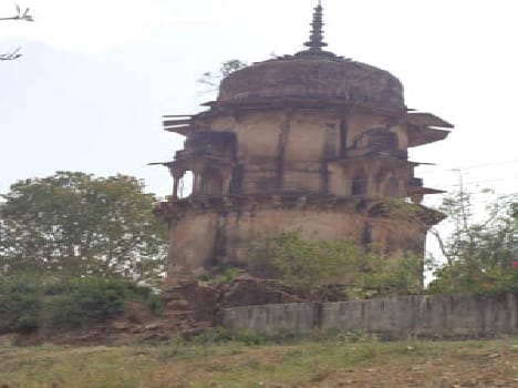 Becoming shabby historical slant tomb