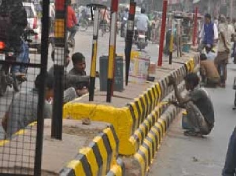 Dressed began intersection , pole - dividers splints