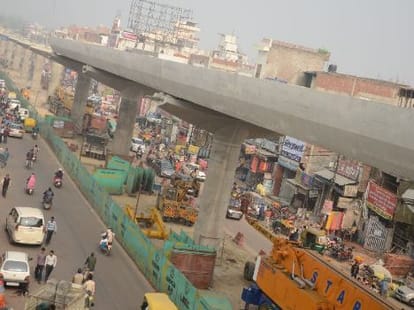 Polluted air of Lucknow.