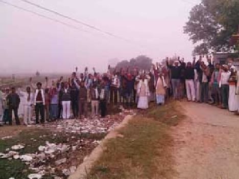 Minor , the road to the village rallied