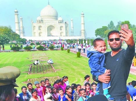 yusuf pathan seen taj