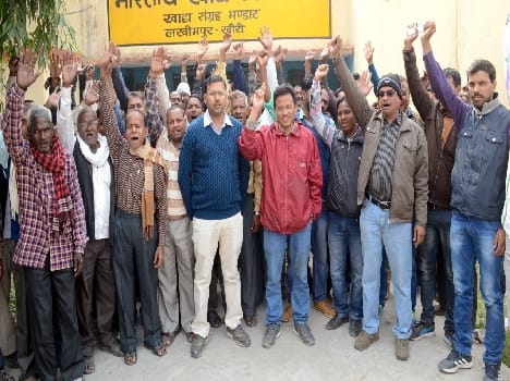 The FCI workers on strike , not working day