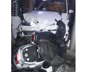 car crashed to vehicle, go into beauty parlor.