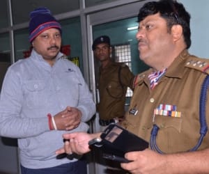 VIP treatment for fake officer.