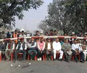 Nepal border blockade, two vehicles burned.
