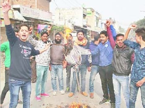 Azam Khan burnt effigies of sharanpur