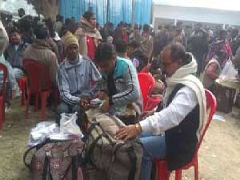 The parties reached the polling booths , will today vote