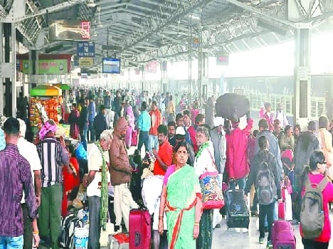 train accident: 24 train inffluent on agra-delhi route