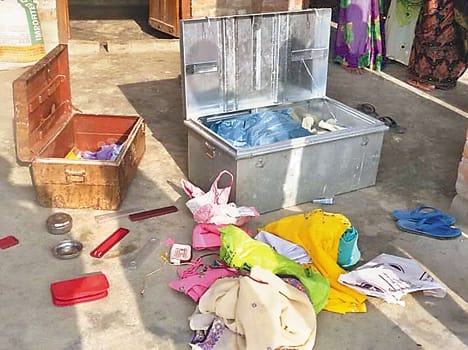 Jewelery and cash stolen
