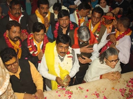 protest against overtaking of banke bihari temple