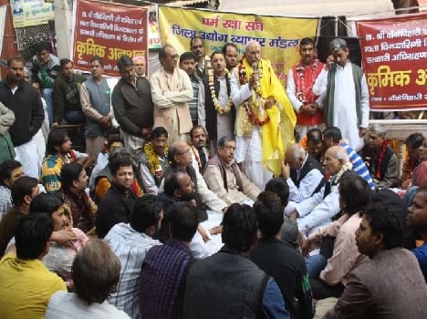 protest against overtaking of banke bihari temple