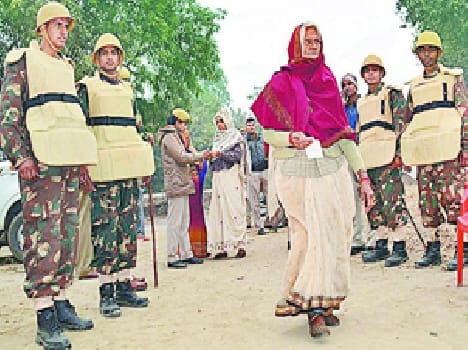 bogus voting On the scene, police rebuked staves