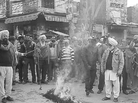 gurdaspur, farmer, labourer, state, government, dummy, burn