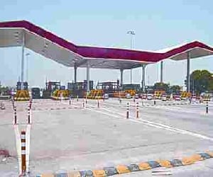 dispute on toll plaza in mathura