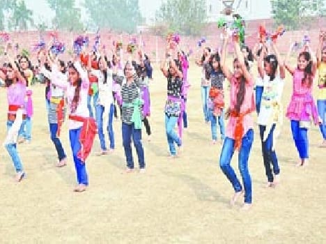 Children raised in rock variety show